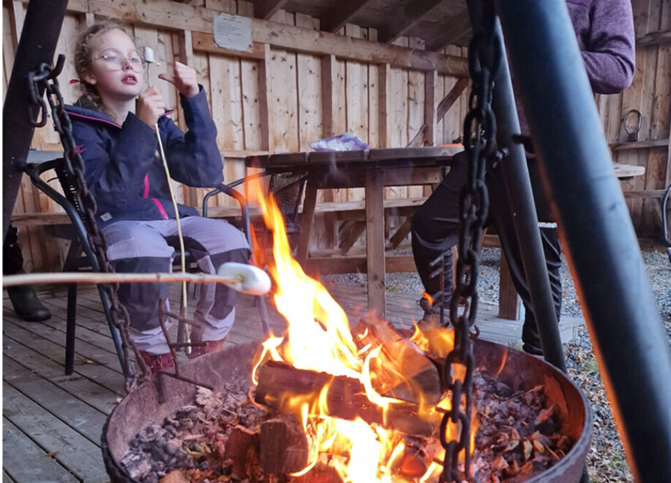 Marshmallows-grilling på bålpanna på Vaulen.