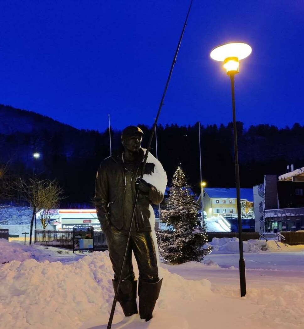 God morgen 5. januar statue av fisker på Skei