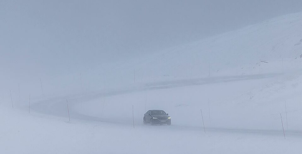 Bilister er ofte godt forberedt hvis de skal opp på fjellet. Kledd i godt skotøy, en ullgenser og tjukk jakke, og ofte er kjettingene med sånn i tilfelle. Men for kjøreturene i lavlandet har du sjelden pakket overlevelsespakken