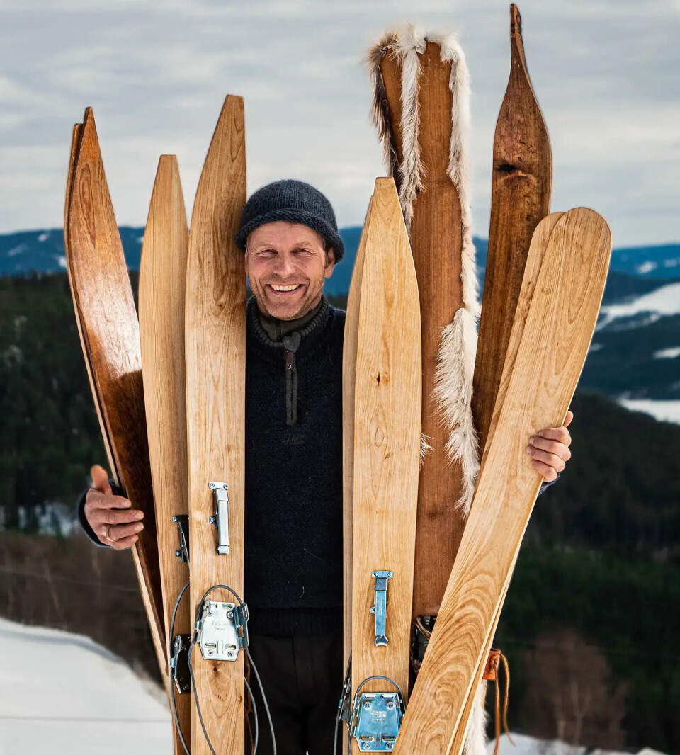 Unike heltreski. Skimaker Thomas Aslaksby kommer til skimakerlåven på Rindal skimuseum under treskifestivalen og demonstrerer og forteller om skia. Du kan også få bli med på tur med Thomas under festivalen!