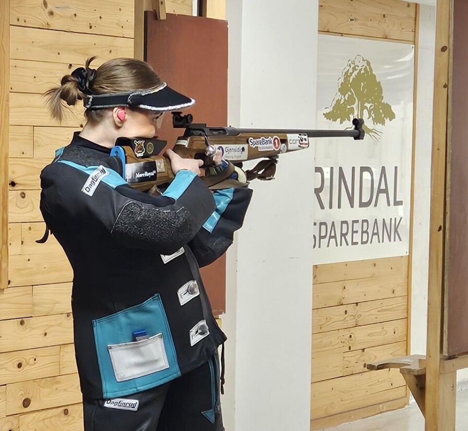 Eline Lillegård, Hjelmen Skytterlag, klasse 5. Kvinnelig skytter skyter stående