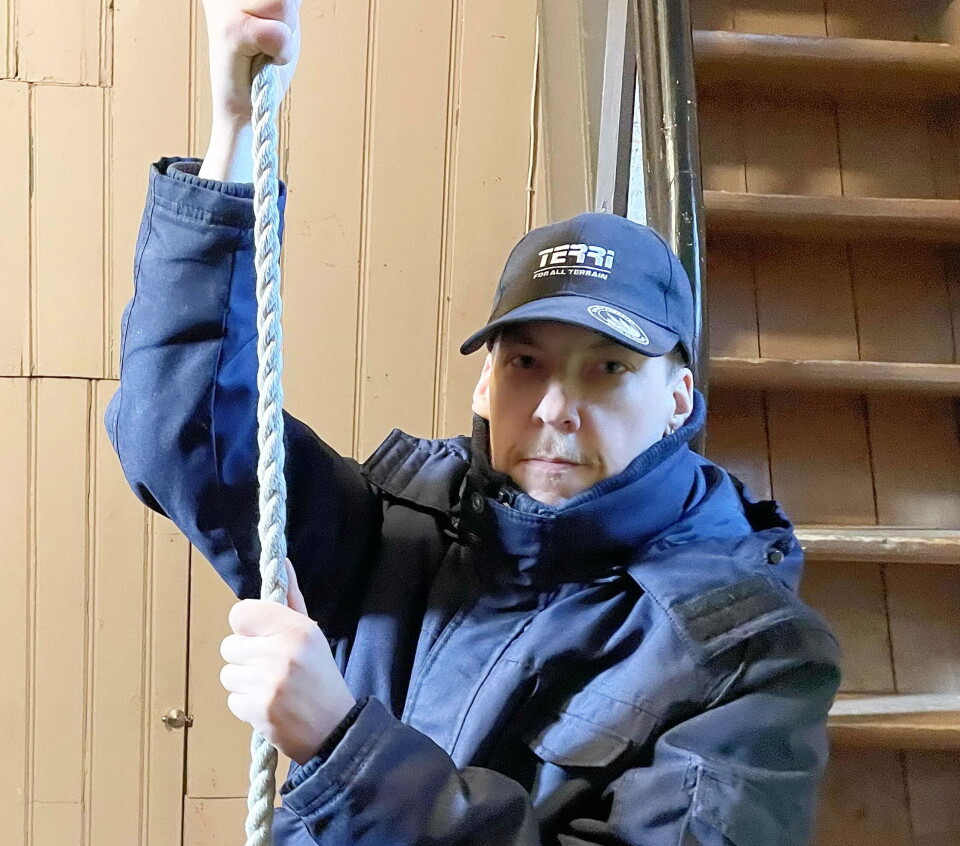 Kay Arne Svensli er stødig klokkeringar ved mange gudstenester i Åsskard.