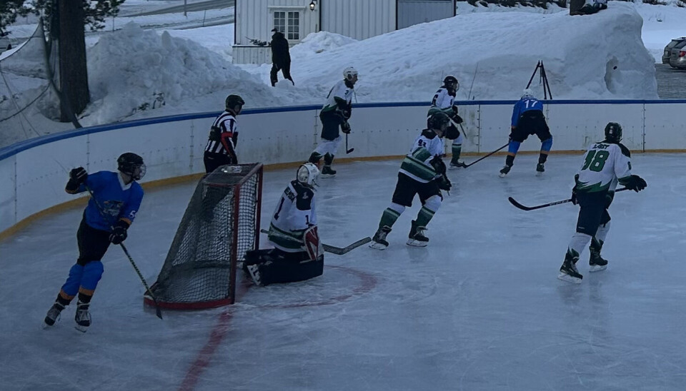 Sagene Oldboys imot Surnadal Blades i åpningskampen.