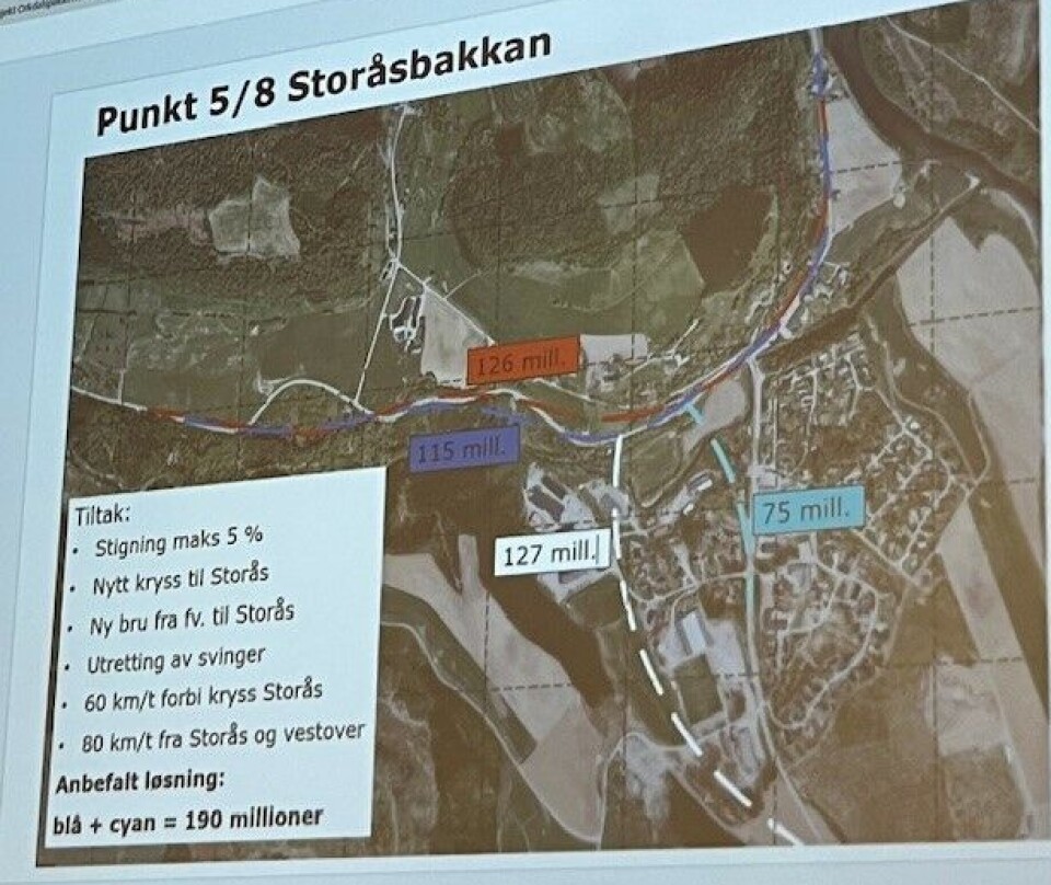 For krysset på Storås og Storåsbakkan i Orkland er det blå og det lyseblå alternativet anbefalt. Et kart.