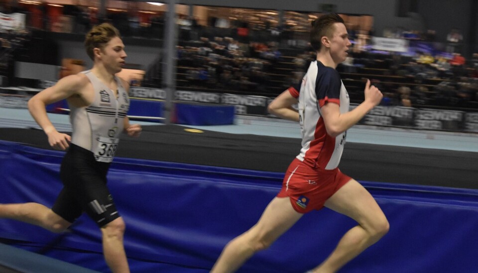 Magnus foran Vegard Warnes fra Svorkmo IL. to stk løper friidrett