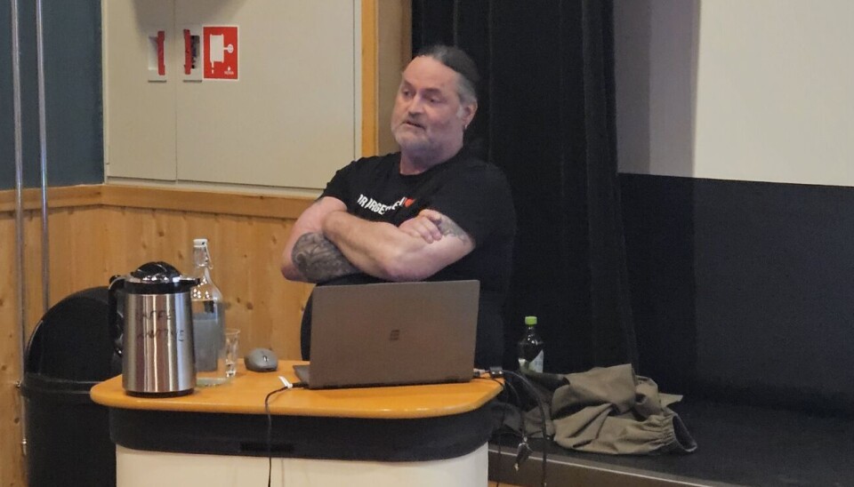 Bjørn Rinnan, fra podkasten 'Gutten som ble gangster', holdt foredrag for ungdomsskole-elevene ved Rindal skole under livsmestringsuka