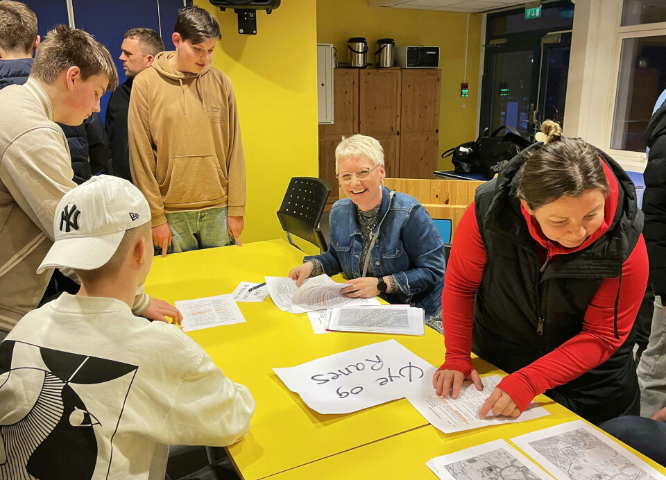 Frå organiseringsmøtet til fjorårets aksjon i Surnadal - som skaffa 126.600 kroner til Kirkens Nødhjelp.