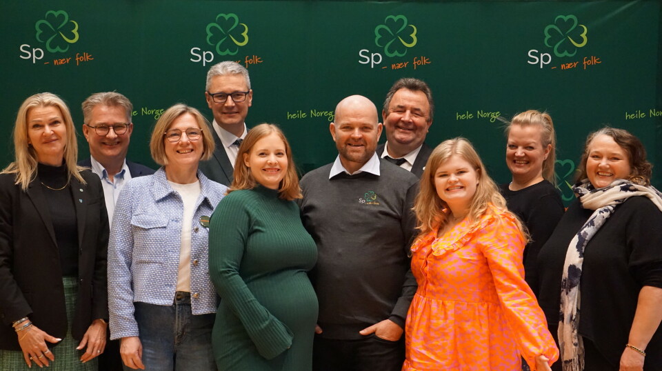 Stortingskandidater fra Møre og Romsdal Senterparti: Fra venstre:. Tove Henøen, Svein Roksvåg, Sølvi Dimmen, Henrik Stensønes, Lisa Alvestad, Geir Inge Lien, Odd Helge Gangstad, Dordi Boksasp Lerum, Lisa Mari Breivik Anderson og Tove Halse Digernes . (Paul Sindre Vedeld, Ingrid Waagen, Sevrin Dahle Sæterøy og Erling Emil Laugsand er også listekandidater men ikke tilstede)