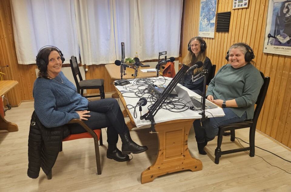 Marit Drøpping sammen med Podkastvertene Gunn Elin Røen og Camilla Hyttebakk.