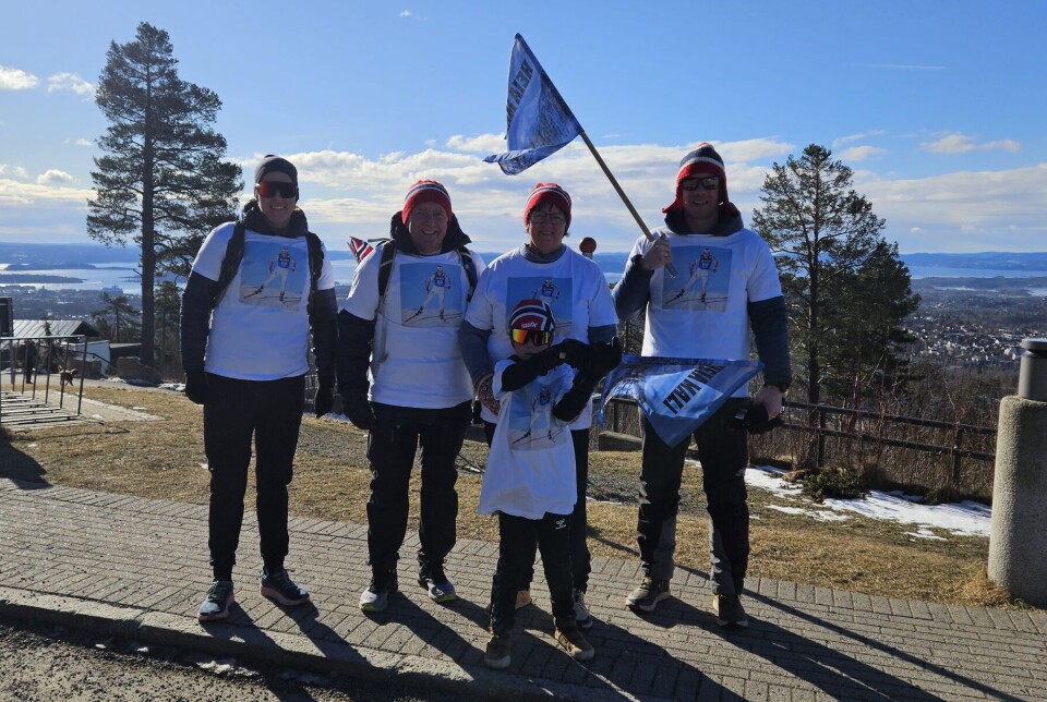 Her er deler av Team Mali, klare for innsats søndag. Alt i alt var de over ti stykker i heiagjengen denne dagen. Fra venstre: Hedvig Bakken, Edvin Bakken, Gøril Bakken og Lars Nyvik. Foran: Heine Nyvik.
