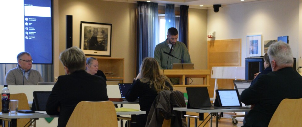 Gøran Bolme. En mann på talerstolen i et møterom.