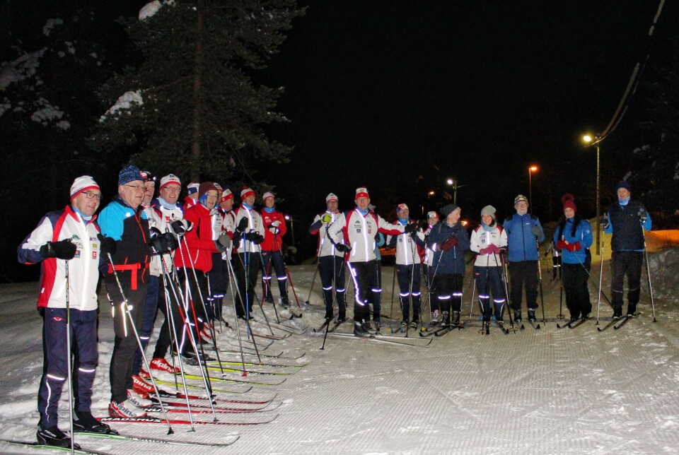 Gruppefotografering i lysløypa på det aller første EarlyBird-arrangementet 5. januar 2018.