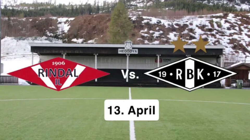 Forhåndssalg av billetter En kunstgressbane, pluss Rindal IL sin logo og RBK sin logo.