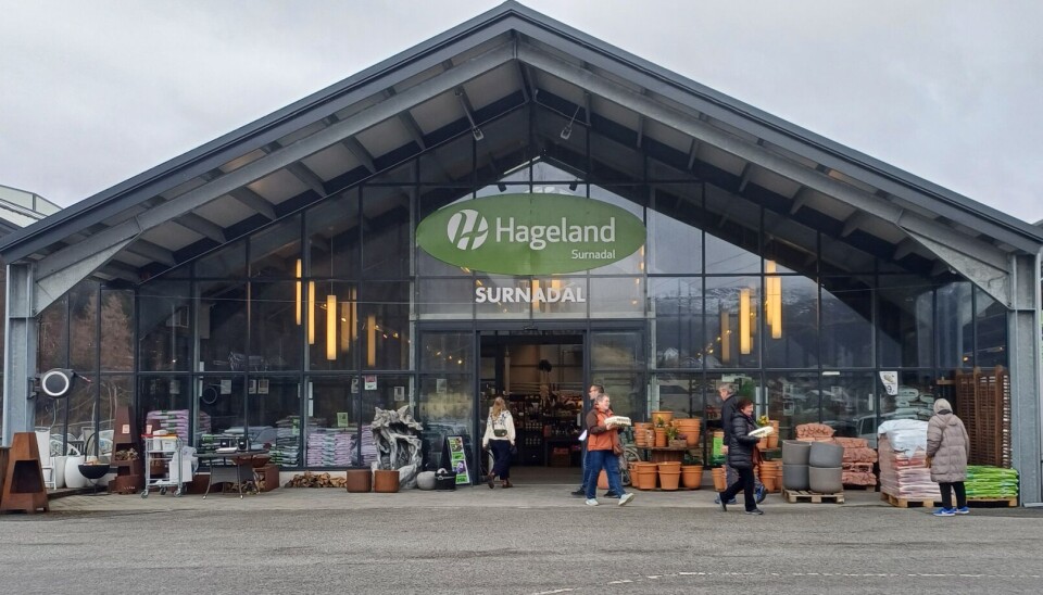 Hageland Surnadal Butikk med Hageland skilt