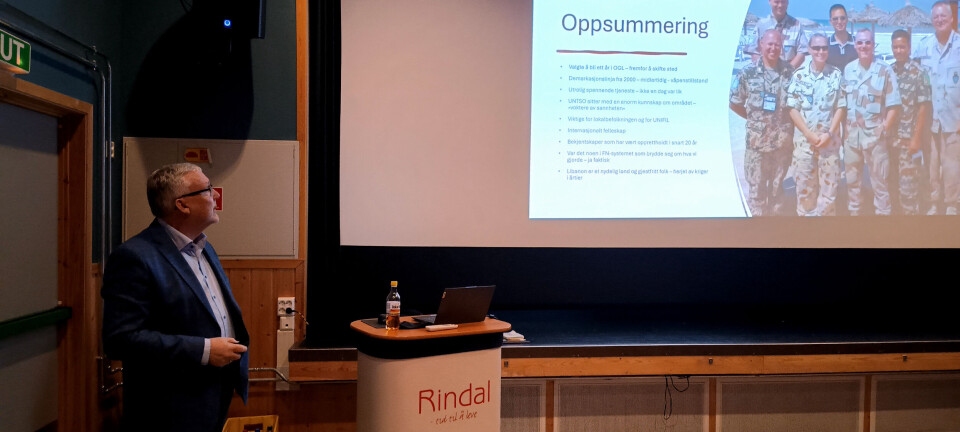Bård Inge Romundstad oppsummerer bildeforedraget sitt. Bård Inge Romundstad