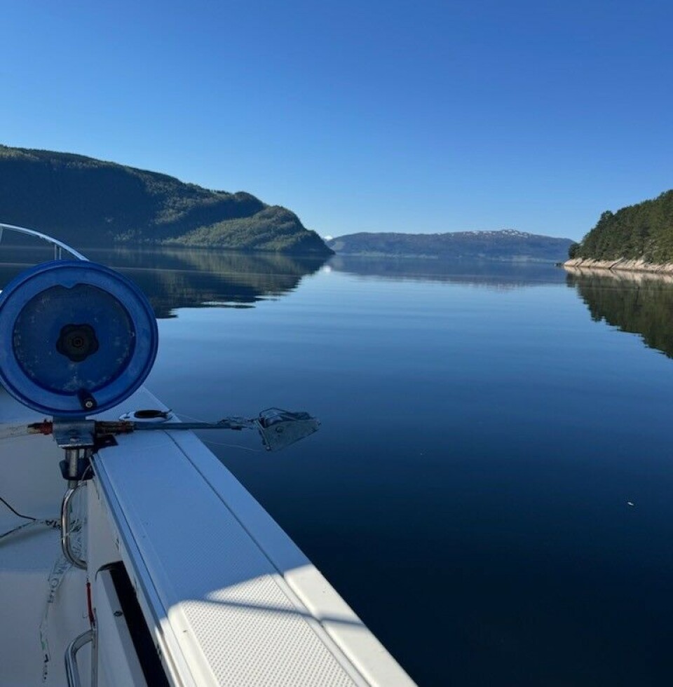 Båttur ved Vargøya. båt på stille sjø
