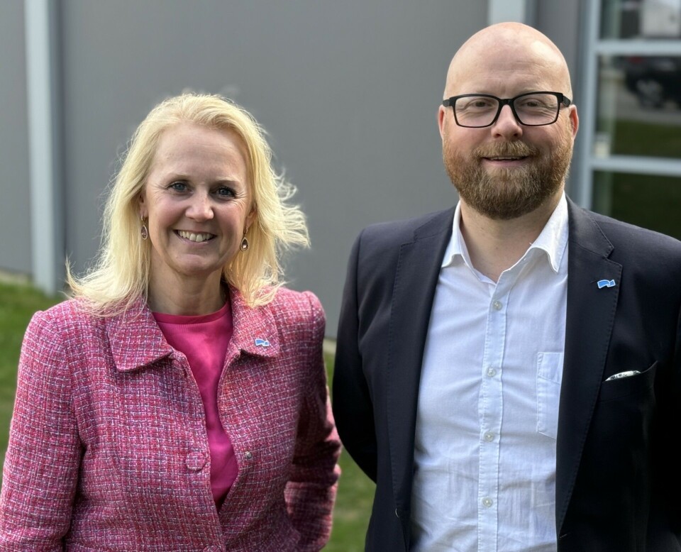 Stortingskandidatene Henrik Kierulf og Ingvill Dalseg, Sør-Trøndelag Høyre. Mann i rosa og jakke og mann med skjegg og briller i mørk jakke