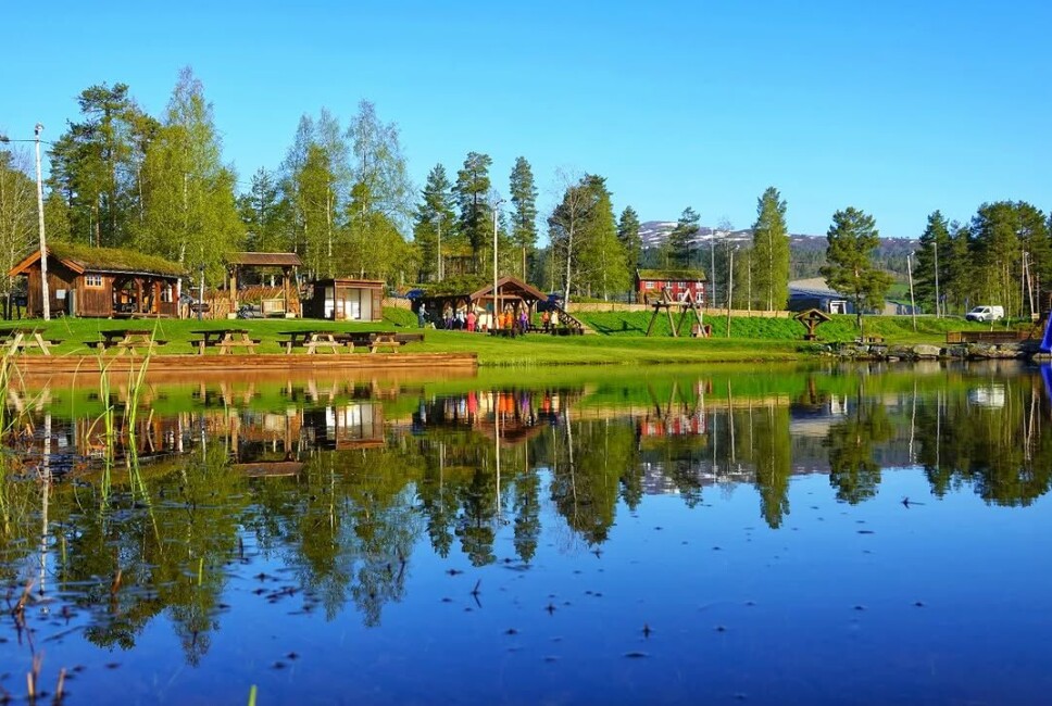 Igltjønna. Hytter ved et vann.