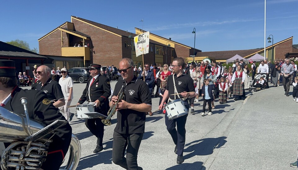 korps går i tog