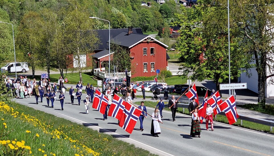 flagg først i 17 mai tog