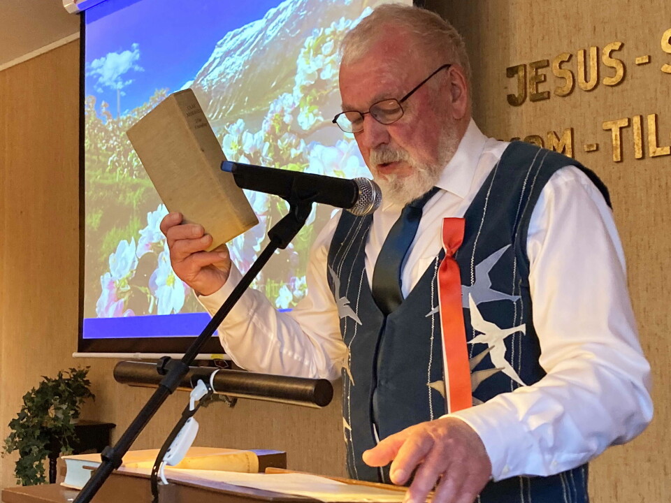 Sverre Hatle kom med djupe og delvis nye tankar i si avdeling med diktlesing.