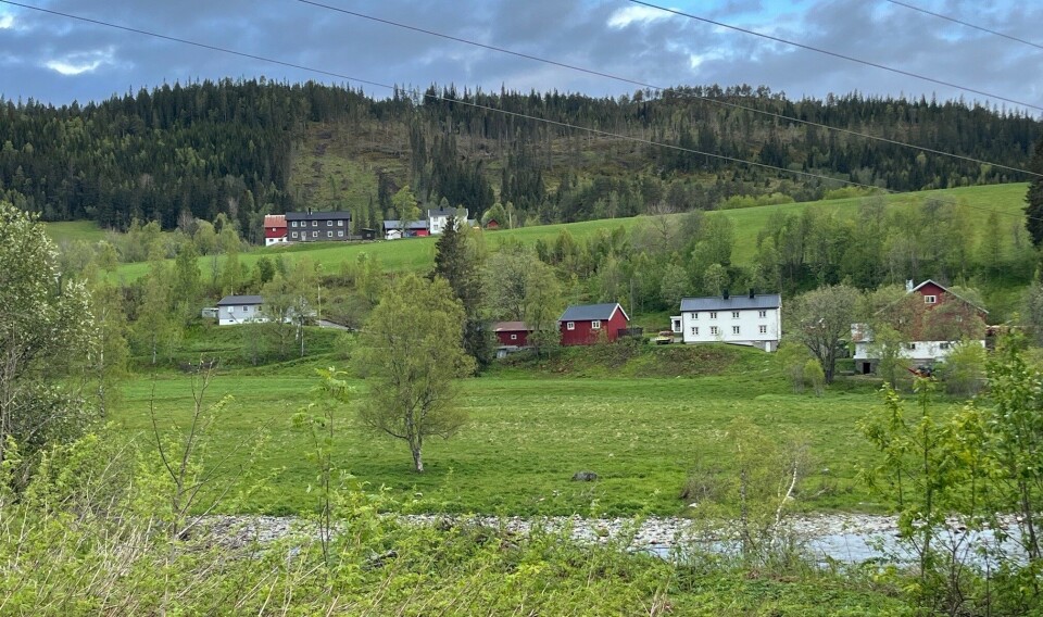 Øya er ett av områdene som får tilbud om bredbånd i løpet av 2025 - 2026. Ei lita grend med en gård og tre andre hus.