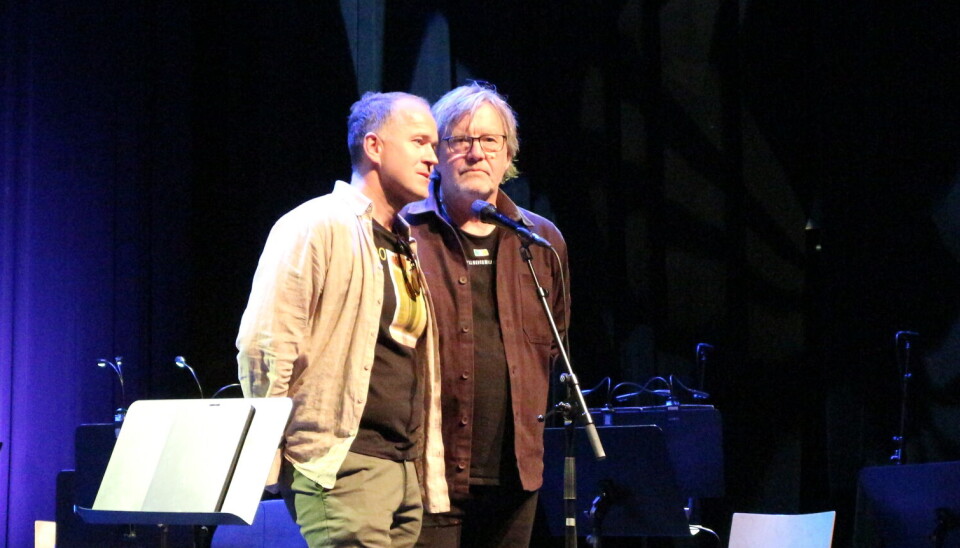 Anders Larsen og Ole Magne Ansnes takka for ei fin vårsøghelg! to menn på scene med mikrofon