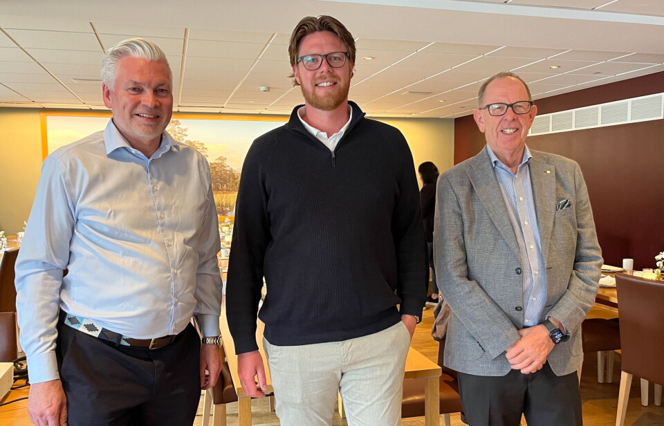 F.v. Øyvind Frich, Lars Ove Løseth og Lars Løseth har lagt planer for mer moderne og effektiv hotelldrift i Surnadal. Tre menn oppstilt for fotografering.