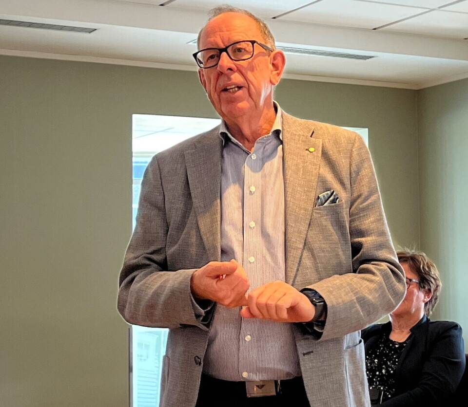 Lars Løseth ba om tilbakemeldinger fra det lokale næringslivet. En mann som stor og snakker til en forsamling.