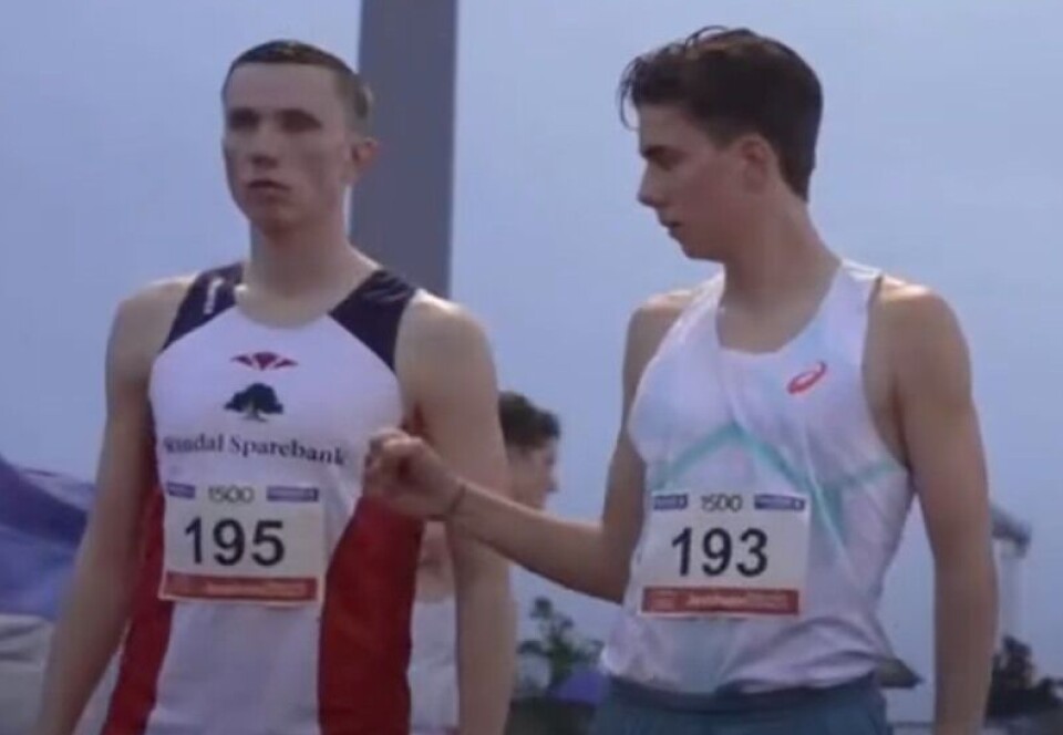 Sterk prestasjon av Magnus Øyen i eliteløp på Jessheim to løpere med startnummer