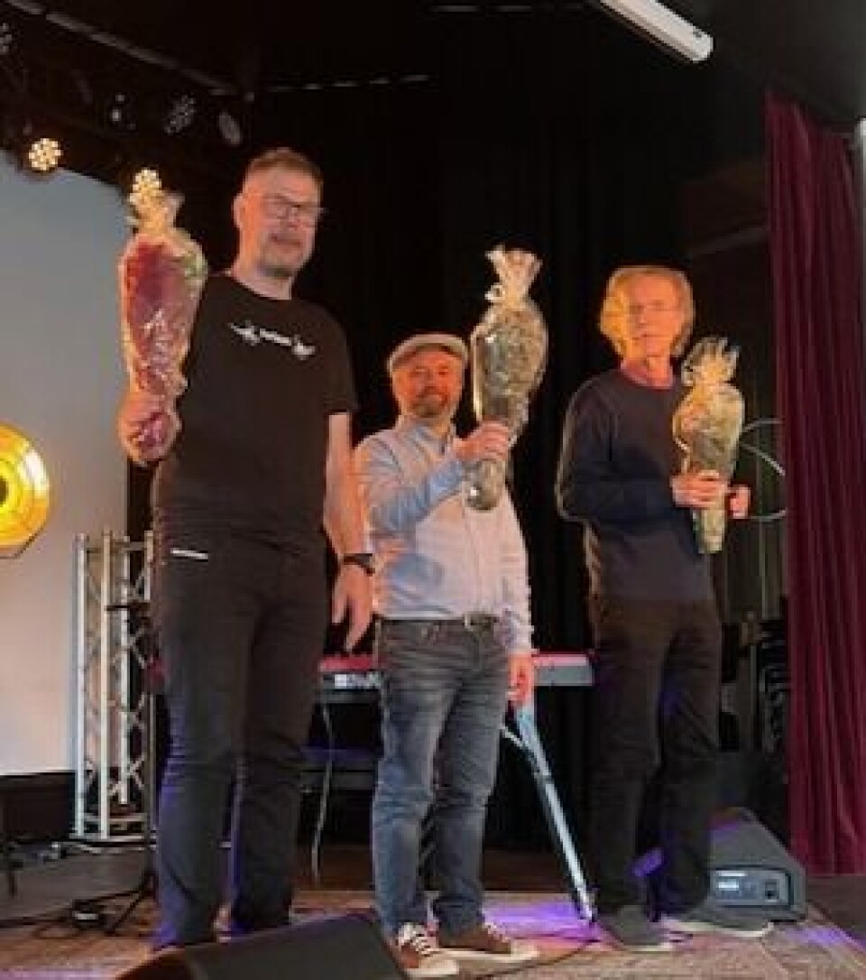Blomster til aktørene Tre karer med blomster