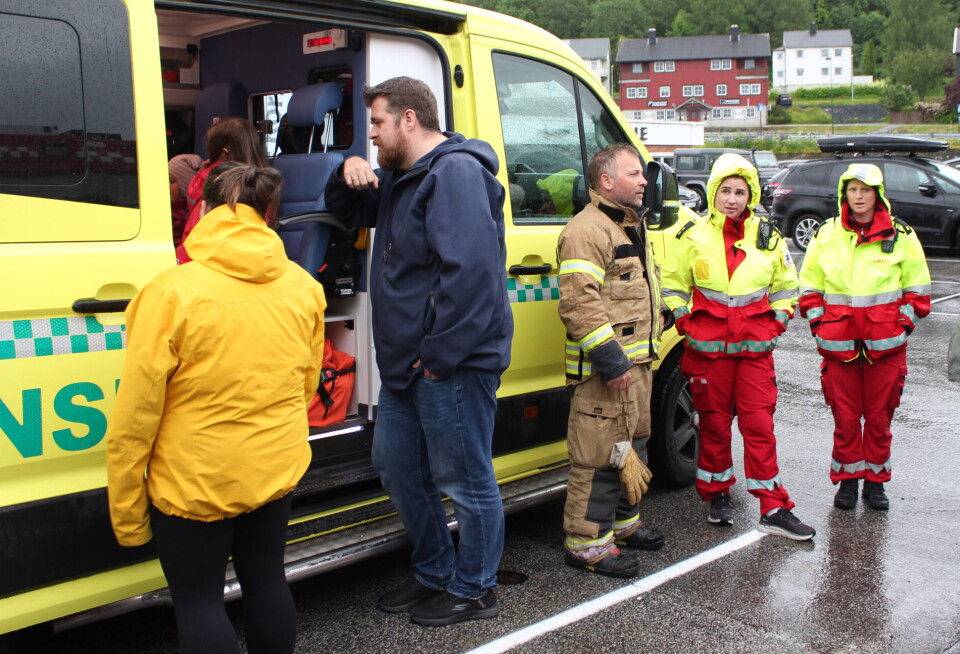 Ambulansetjenesten stilte med ambulanse.