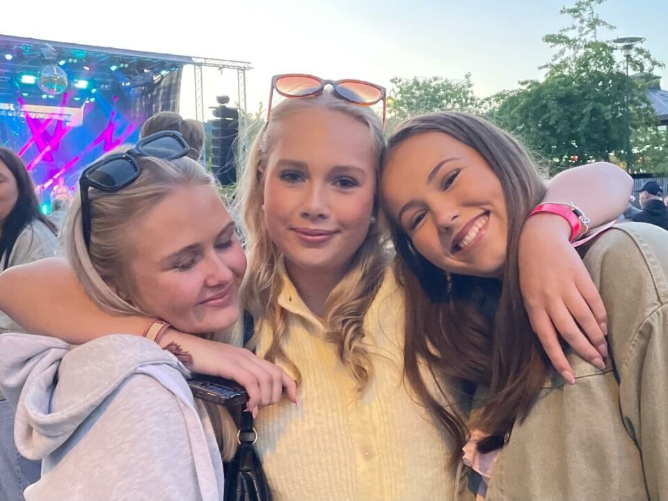 Disse jentene hadde tatt turen fra Kristiansund og Heim, og de koste seg også under konserten. Publikum