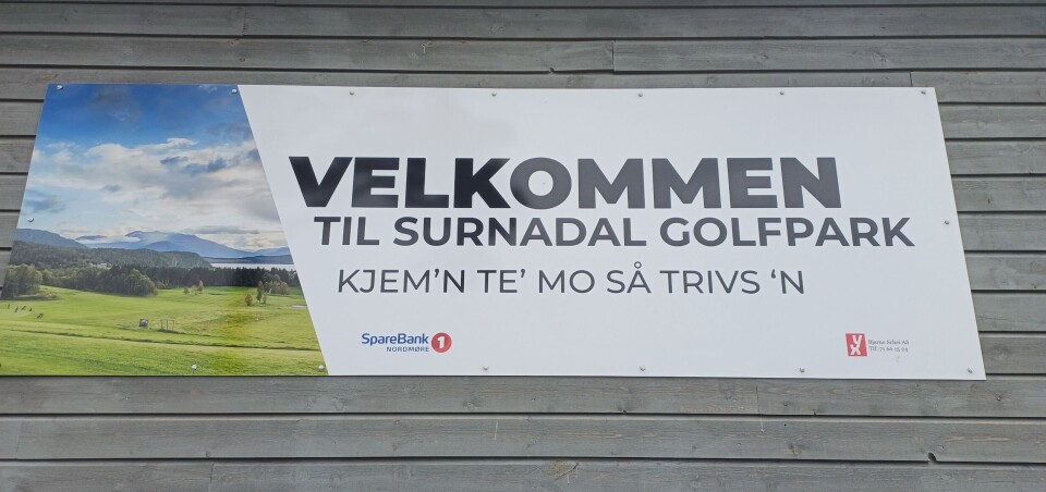 Kjæm'n te' Mo så trivs'n Bilde av plakat på en Golfpark