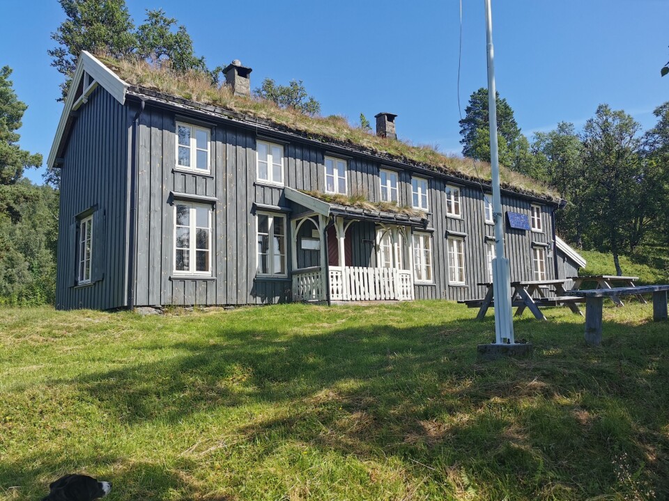 Vaulen. Et gammelt trehus med torvtak.