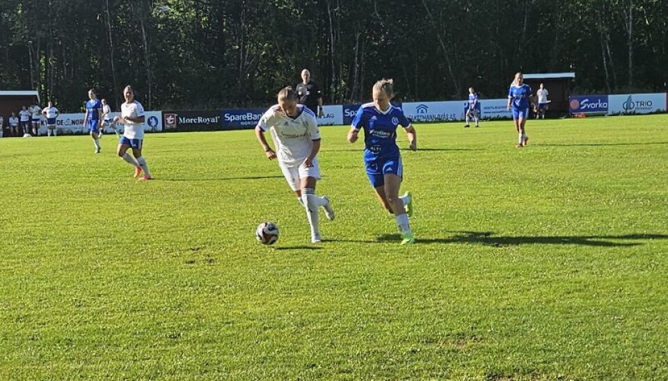 Full innsats fra begge lag da SIL Old Girls og SIL J14 møttes til treningskamp på Søyabanen mandag