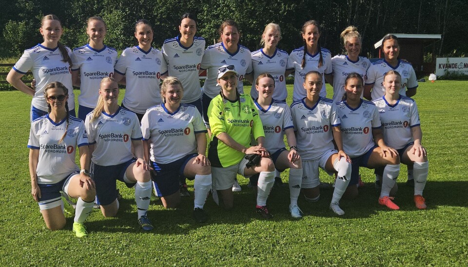 Old Girls hadde fått låne Søya sine drakter for anledningen