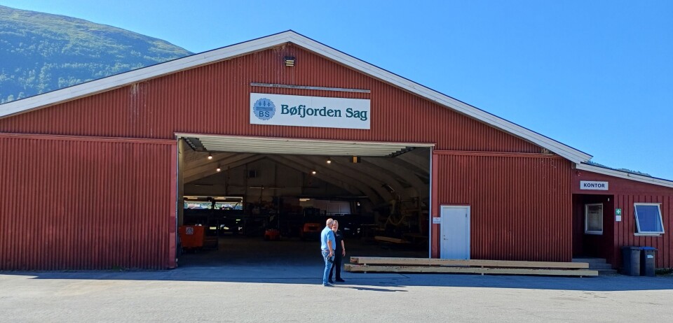 Innbydende inngang til Bøfjord Sag. Inngangen til et fabrikklokale.
