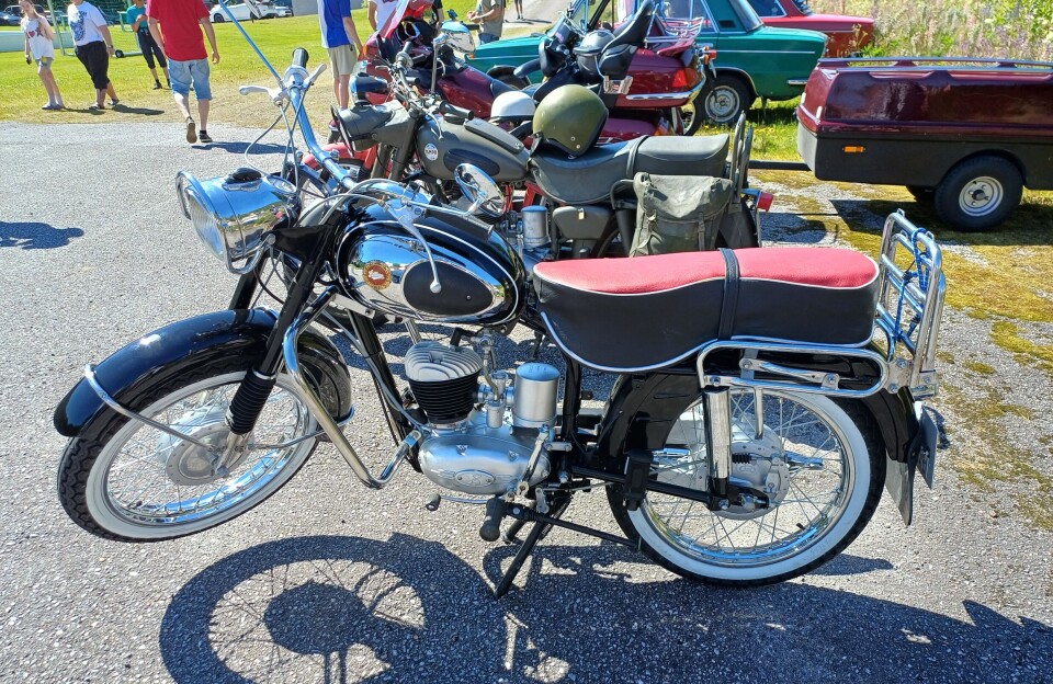 Svein Idar Settemsdals 1961-modell 125Hk Tempo Svithun. Gamle motorsykler på utstilling.