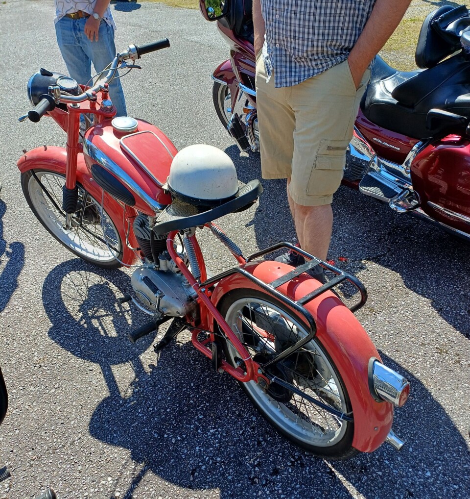 Ingebrigt Gartes 1954-modell Tempo Standard. Gamle motorsykler på utstilling.