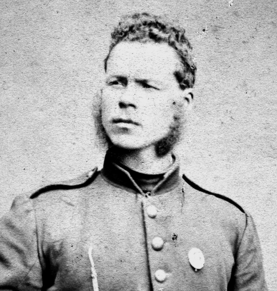 Kristen Staknes (1850-1910) – kystseglar med ordet i si makt. Et gammelt bilde av en mann i uniform.