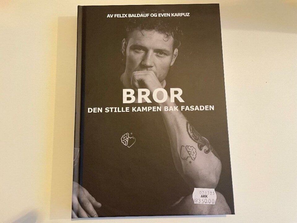 I nettbutikken kan man blant annet kjøpe deres selvskrevne bok 'BROR Den stille kampen bak fasaden'. Bok med bilde av en mann med tatoveringer på underarmen. Han sitter med albuen ned mot et kne og hånden opp mot munnen.