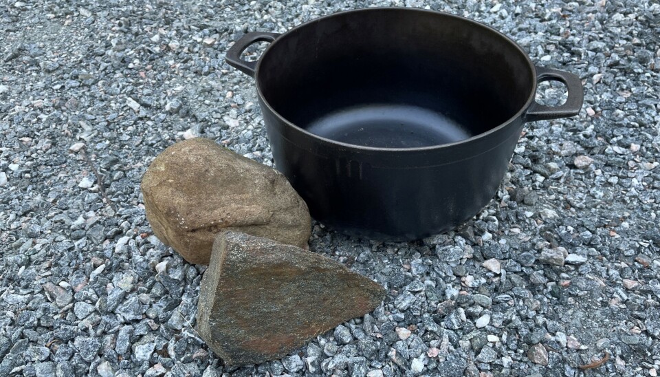 Kva er linken mellom stein og gryte sort gryte og to steiner