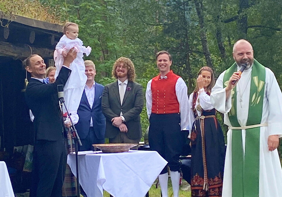 Og her er nydøypte Åse!