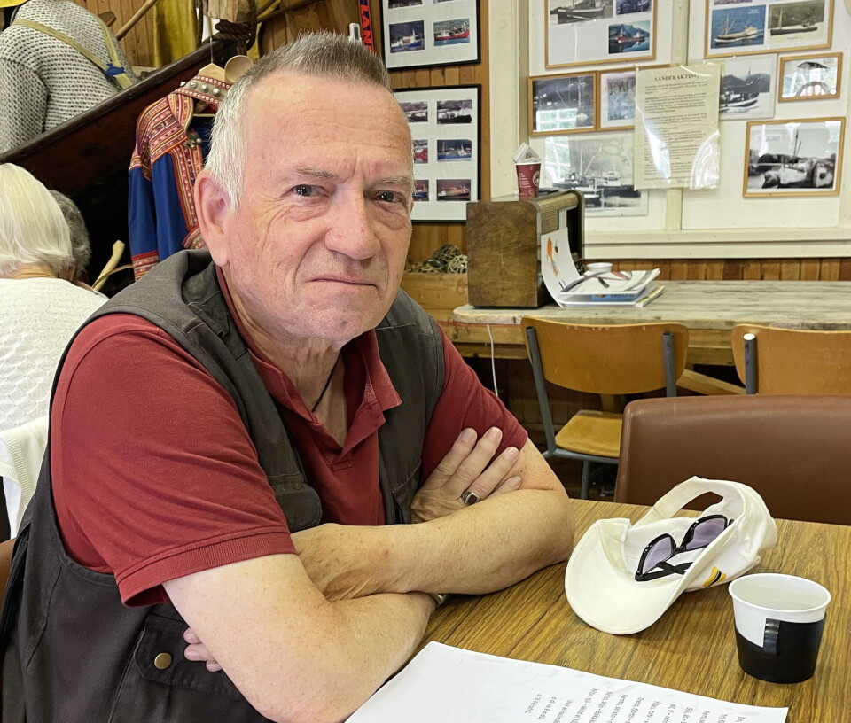 Bjørn Heggset – halv settemsdaling og halv valsøyfjording – har heile livet vore oppteken av dialekt og skrivemåte.