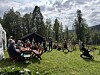 Bildet av mye folk på et Setertun