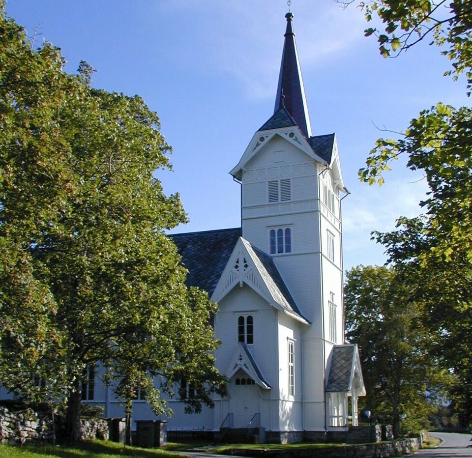 Stangvik kyrkje Bildet av hvitmalt kirke
