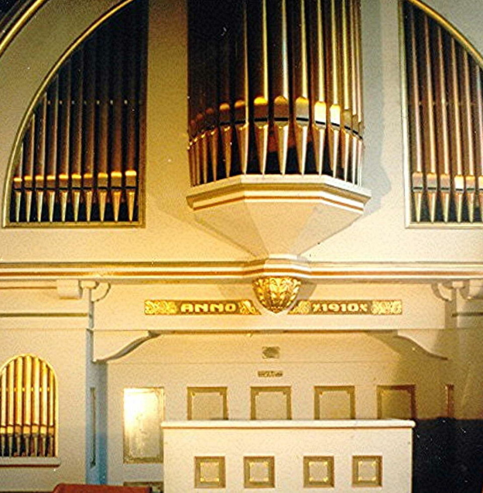 Jørgensen-orgelet slik det pryda galleriet i Stangvik kyrkje frå 1910 til 1980. gammelt orgel