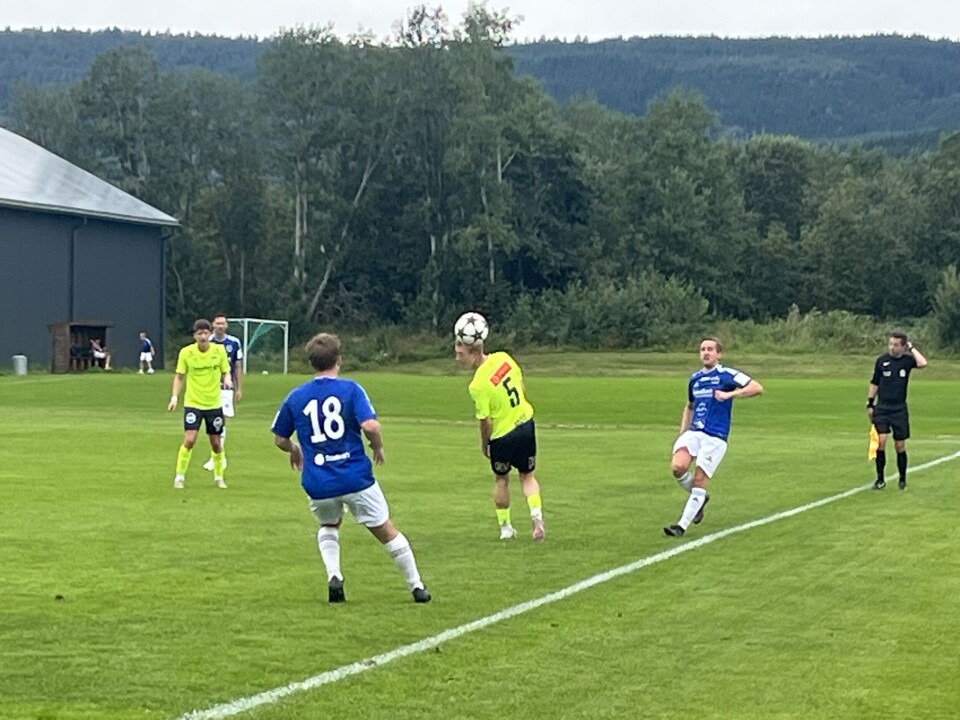 Ranheim fikk inn tre mål helt mot slutten av kampen. Fotballspillere i gule og blå overdeler