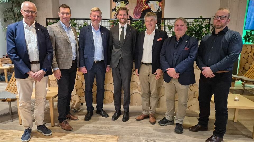 Leder i Norges Bondelag, Bjørn Gimming, i midten sammen med nordiske kolleger og landbruks- og matminister Nils Kristen Sandtrøen.
